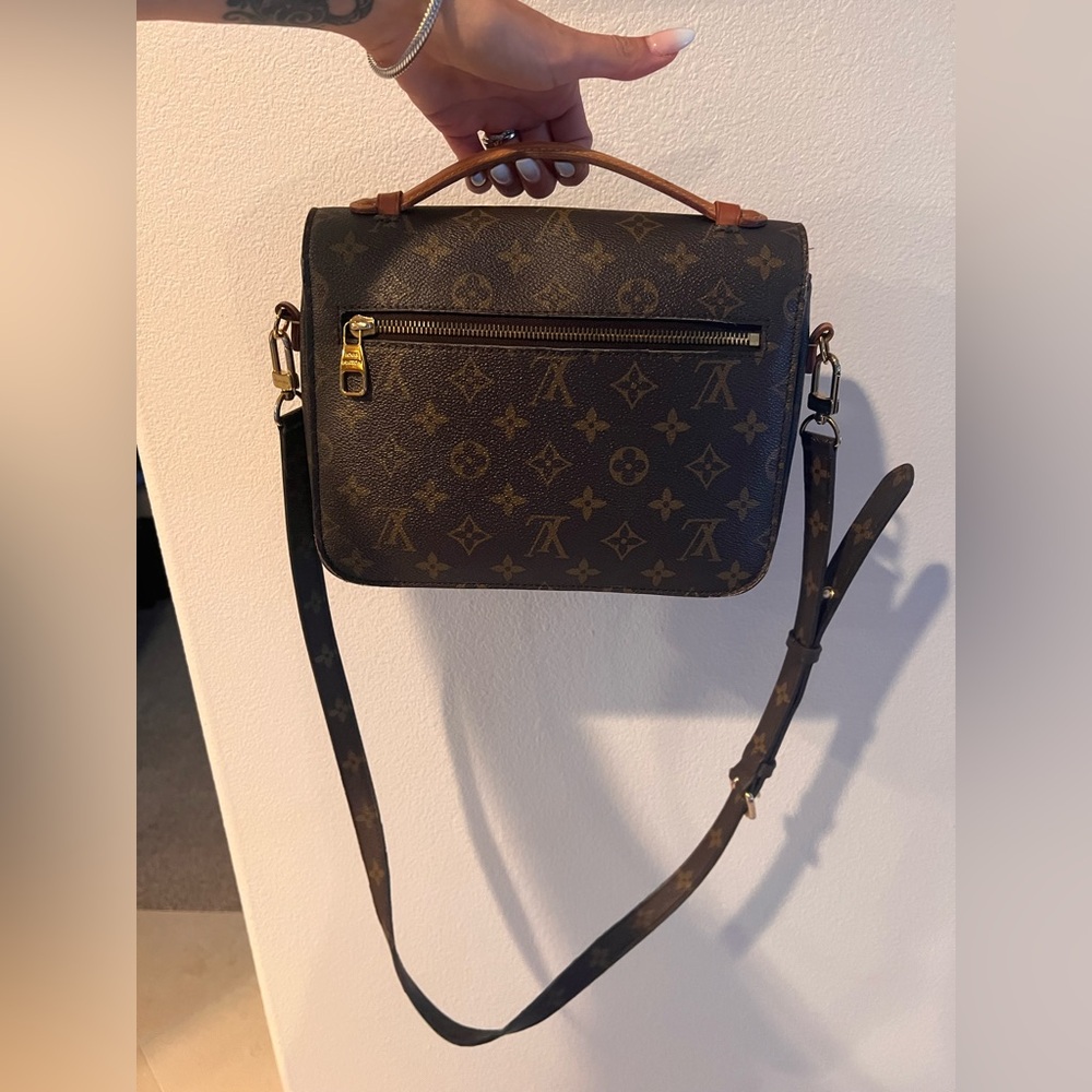 Louis Vuitton Pochette Métis Monogram - Picture 2 of 15
